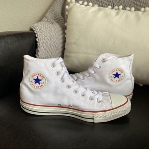 White Chuck Taylor All Star
UNISEX HIGH TOP SHOE